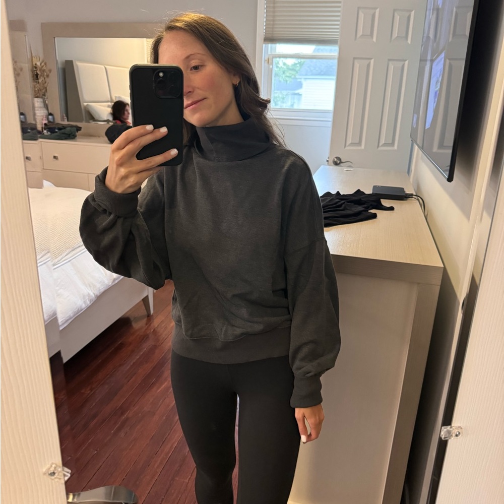 New without tags. Z supply cropped turtleneck sweatshirt.